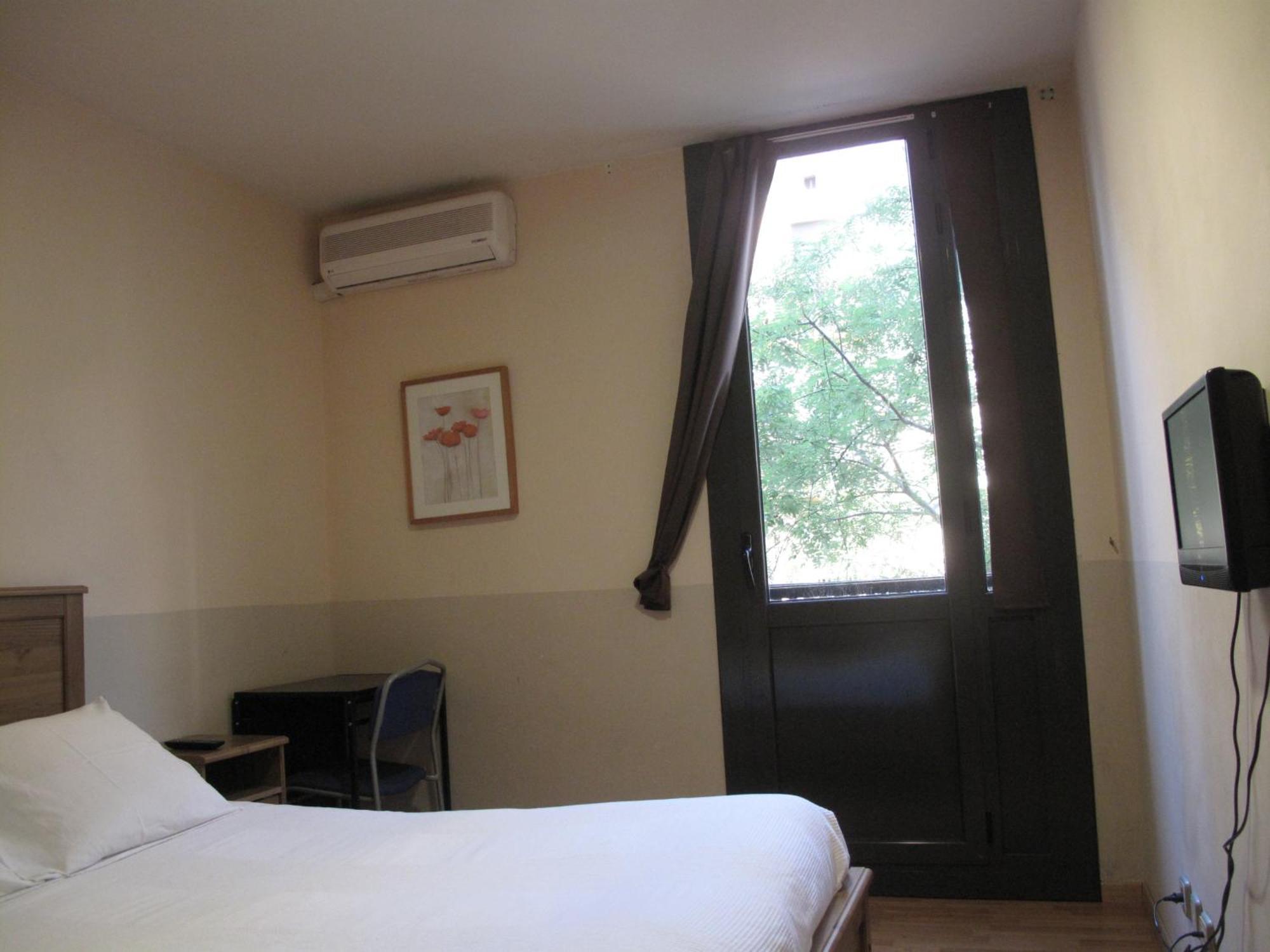 Hostal Lk Barcelona Exterior photo