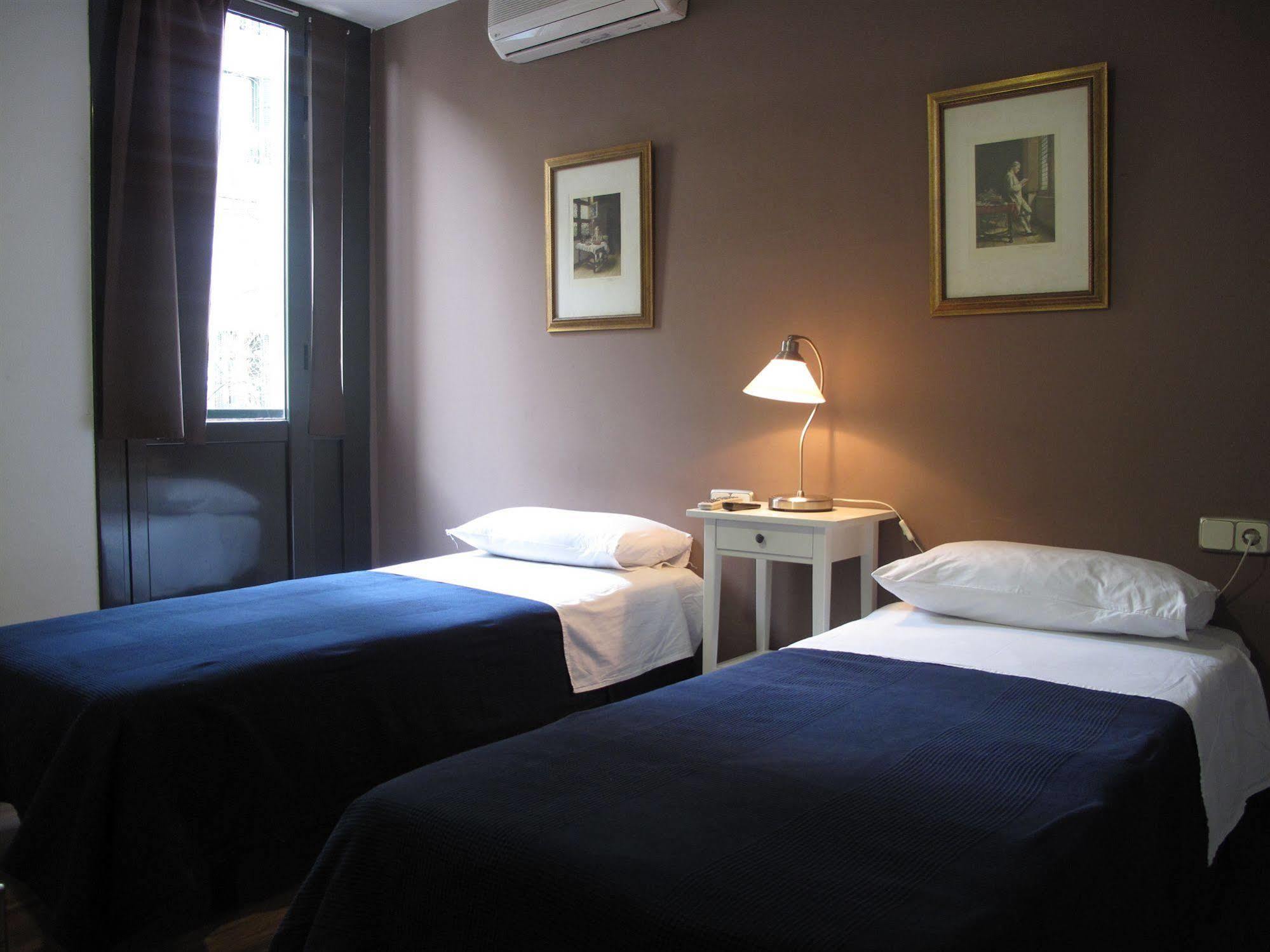 Hostal Lk Barcelona Exterior photo